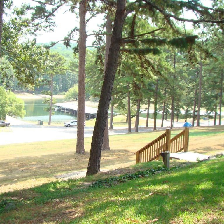 GR11 - Mountain Harbor King Guest Room on Lake Ouachita