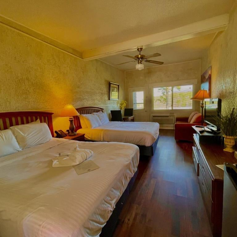 GR7 - Mountain Harbor Queen Guest Room on Lake Ouachita