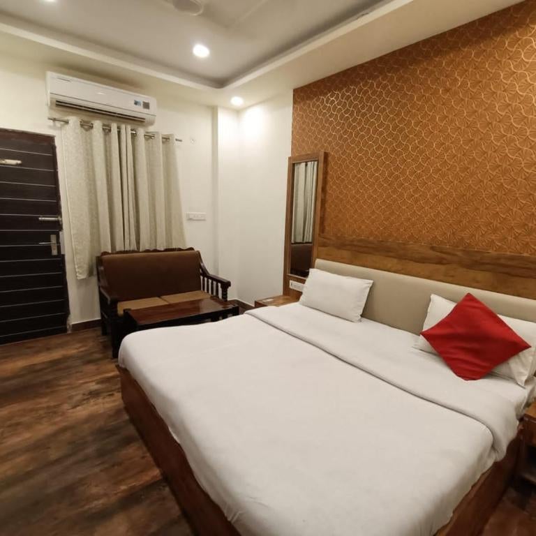 Hotel Vrindavan Palace