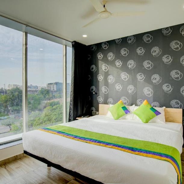 Treebo Grand Lotus - 3 Km From Textile Market