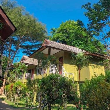 Khao Sok Jungle Huts Resort