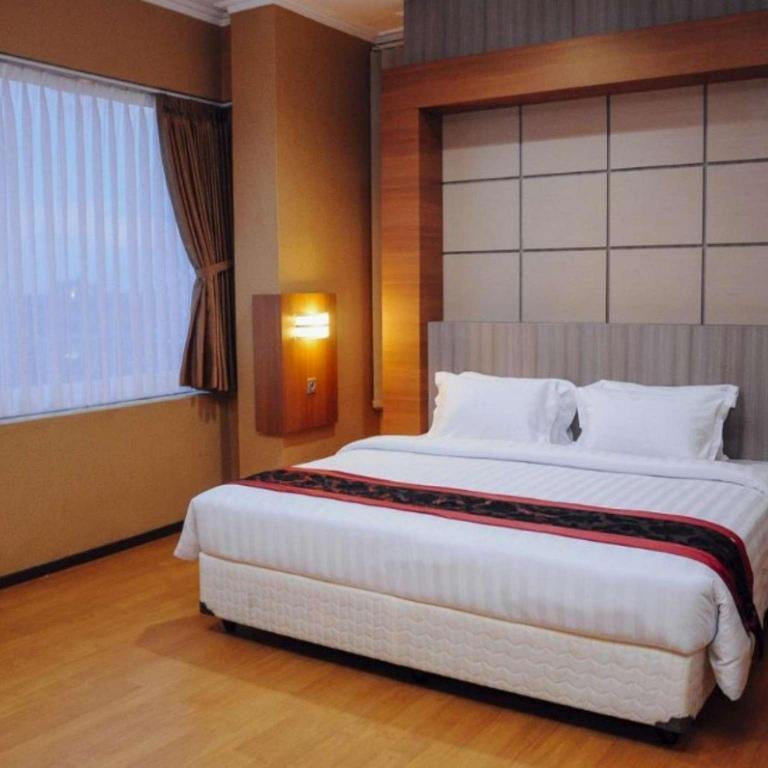 Ideas Hotel Ibrahim Adjie