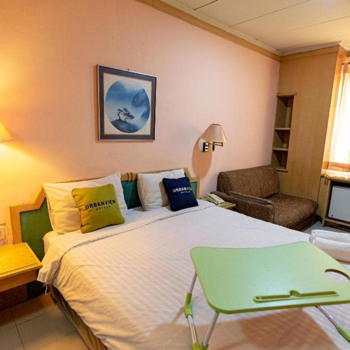 Urbanview Hotel P Residence Asemka Thumbnail