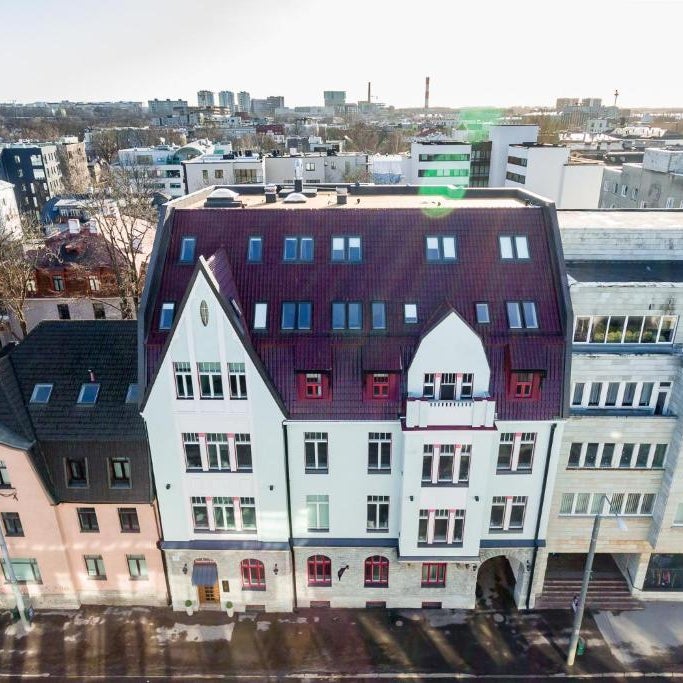 Thomas' Home - Trendy, Central & Balcony Thumbnail