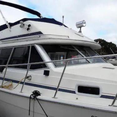 Waterfront 32' Bayliner Yacht Thumbnail
