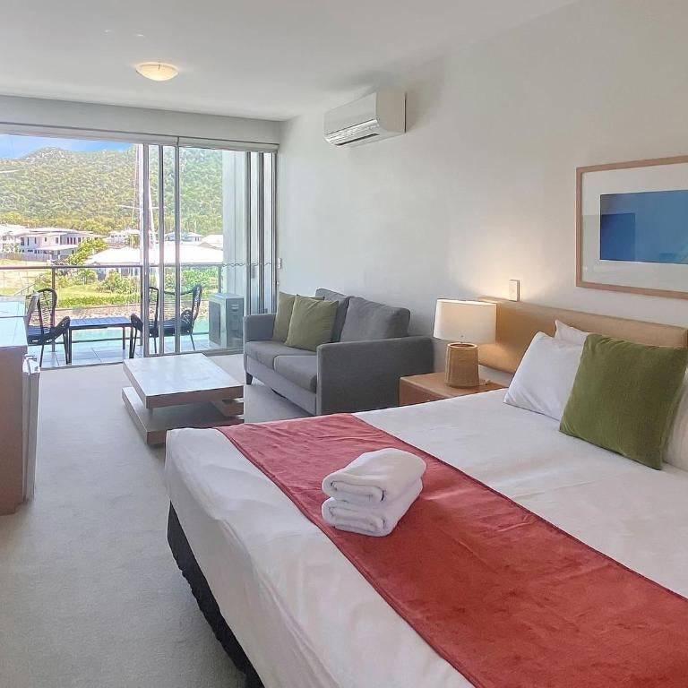 Blue on Blue Studio Room 1352 Thumbnail