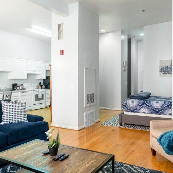 Gaslamp 2bdrm - W Parking & 5 Beds #403 Thumbnail