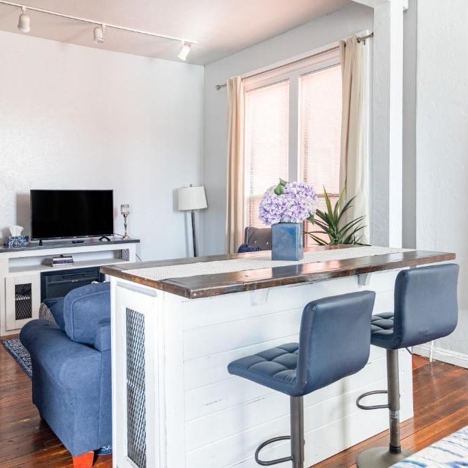 Gaslamp 2bdrm - W Parking & 4 Beds #404 Thumbnail