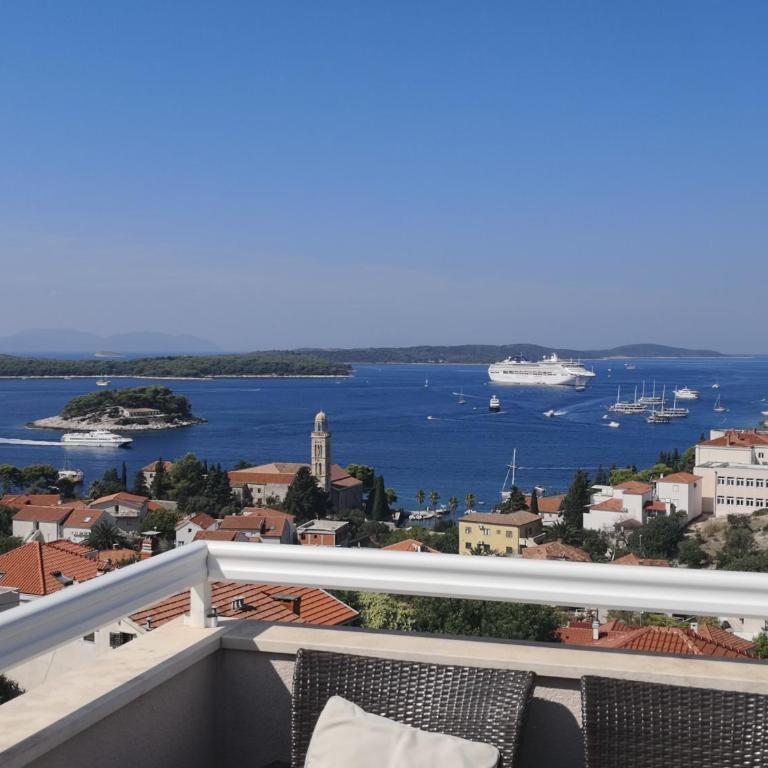 APARTMANI KRESIC 1 HVAR