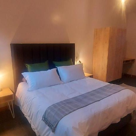The Chameleon Stay @107