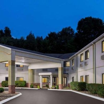 Super 8 by Wyndham Grove City Thumbnail