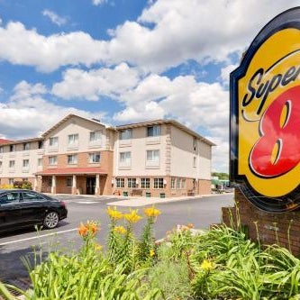 Super 8 by Wyndham Akron S/Green/Uniontown OH Thumbnail