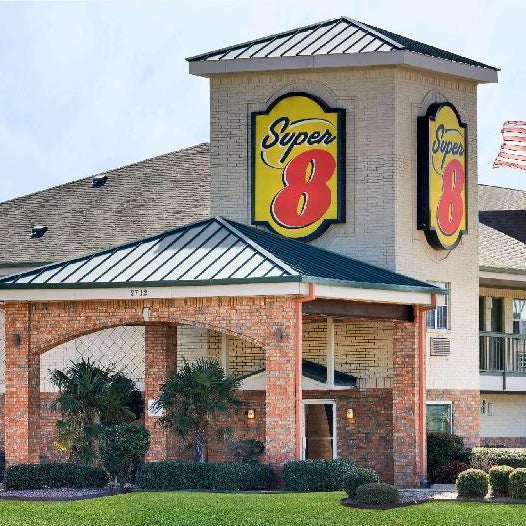Super 8 by Wyndham Arlington Near AT&T Stadium Thumbnail