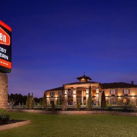 Aiden by Best Western Warm Springs Hotel and Event Center