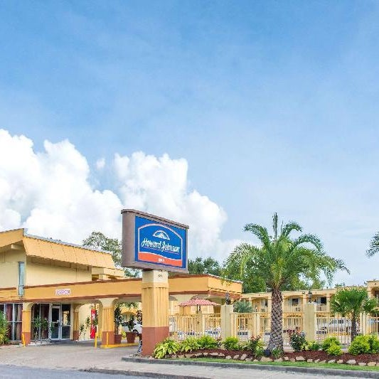 Howard Johnson by Wyndham Historic Lake Charles Thumbnail