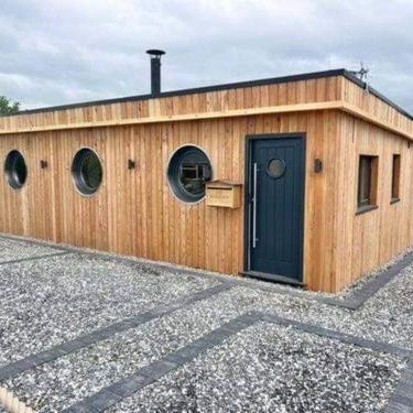 Humberston Boathouse Lodge & Hot Tub - Cleethorpes Beach Cabin Chalet