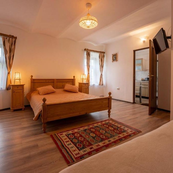 Gloria Apartments Thumbnail