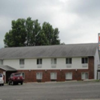 Villa Inn Motel Near Hwy 12 WI Capital O Thumbnail