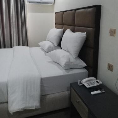 Romeneo Grand Royal Hotel