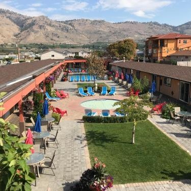 Sahara Courtyard Inn & Suites Osoyoos Thumbnail