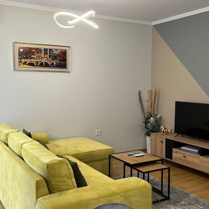 Modern & Elegant City Center Apartments Thumbnail
