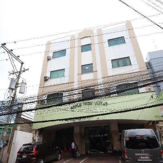 OYO 210 Apple Tree Suites