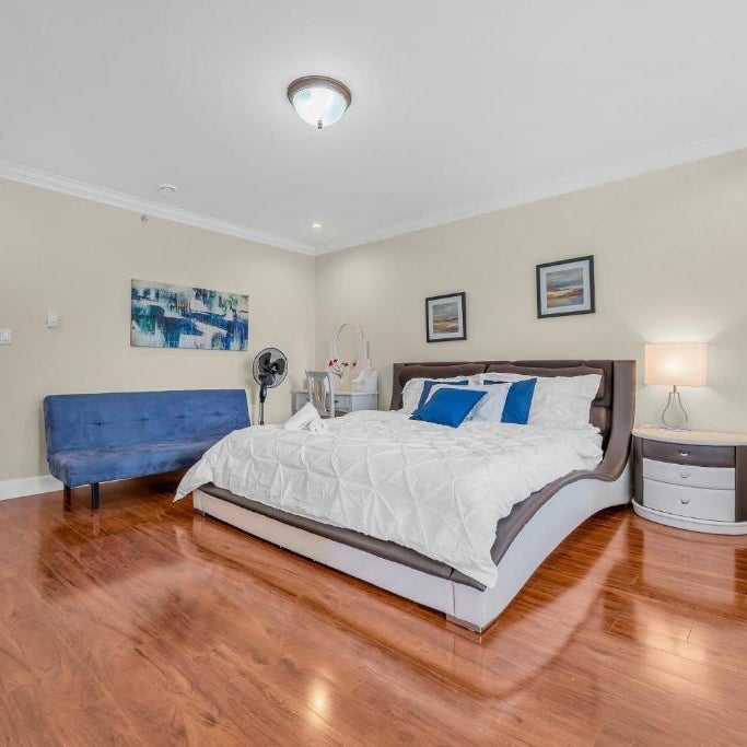 Luxurious Getaway in Vancouver-Private room with attached bathroom Thumbnail