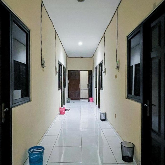 RedDoorz At Graha 99 Simomulyo Thumbnail