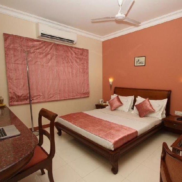 Crescent Park Hotel