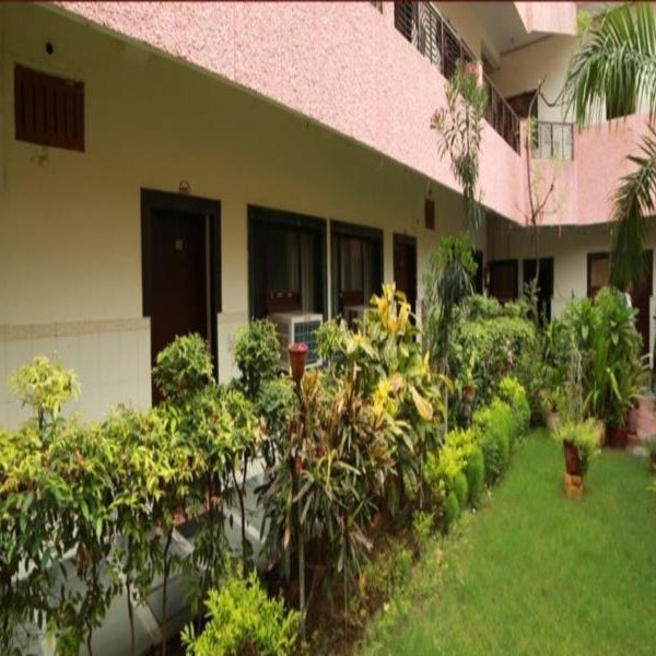 HOTEL SIDHARTHA (600 meters from Taj Mahal)