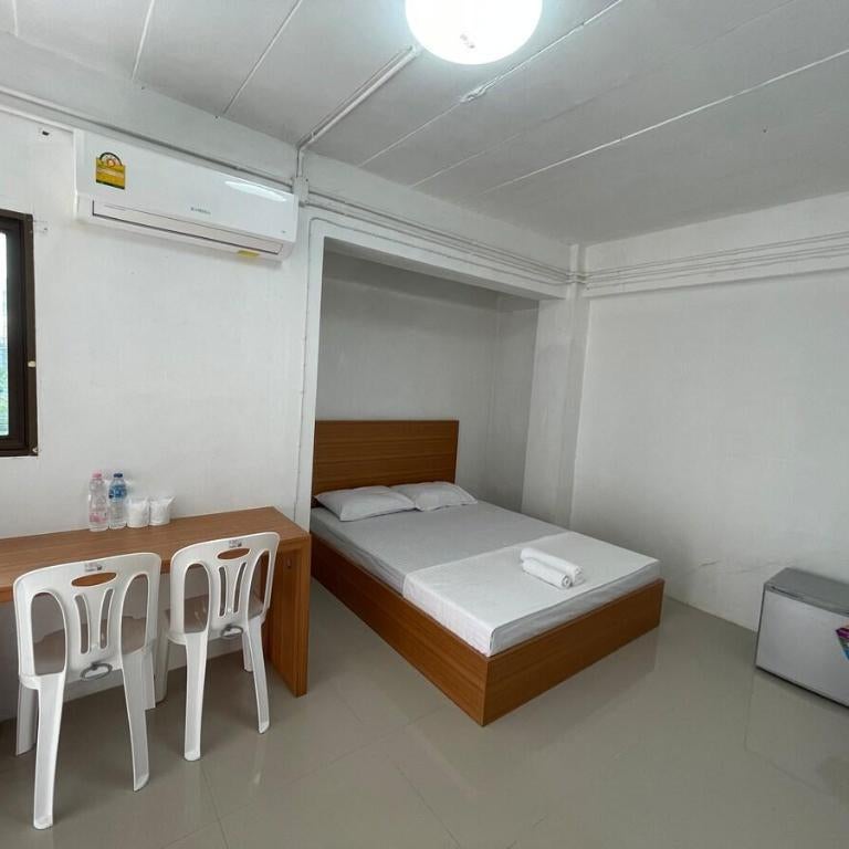 OYO 75577 Palace Hostel