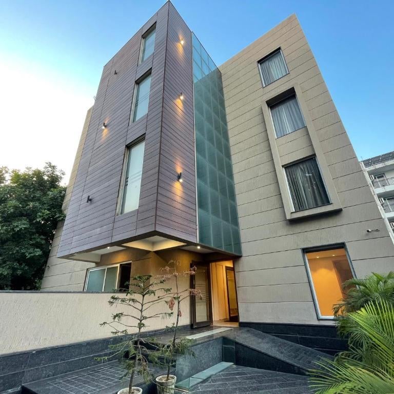 Saltstayz Select - Galleria Market & Golf Course Road Thumbnail
