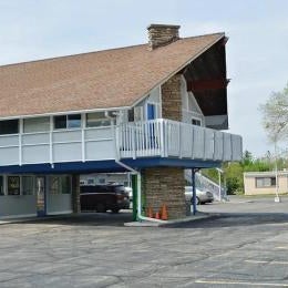 Capital O Clayton House Motel Rockford Near Airport Thumbnail
