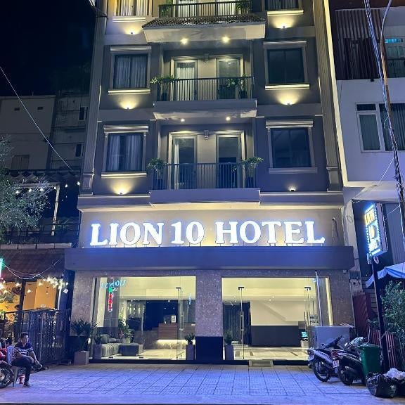 LION 10 HOTEL