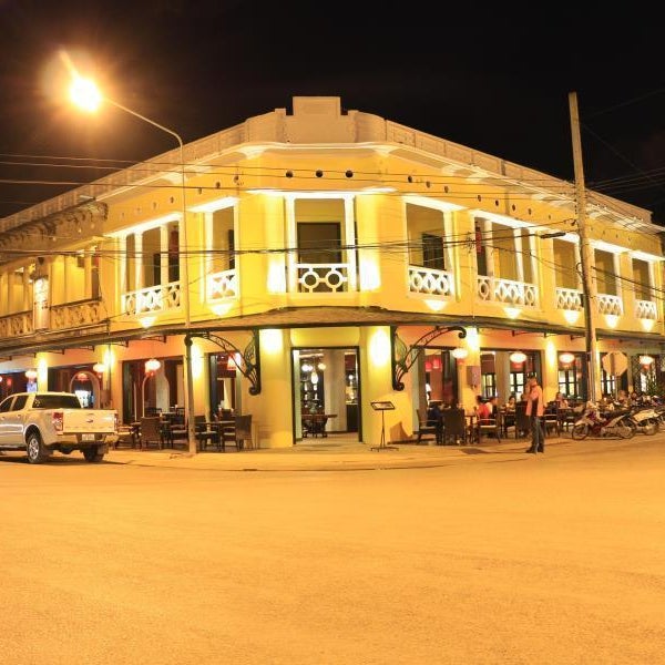 Inthira Thakhek