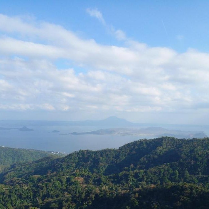 Cityland Tagaytay with Swimming Pool and Viewing Deck Thumbnail