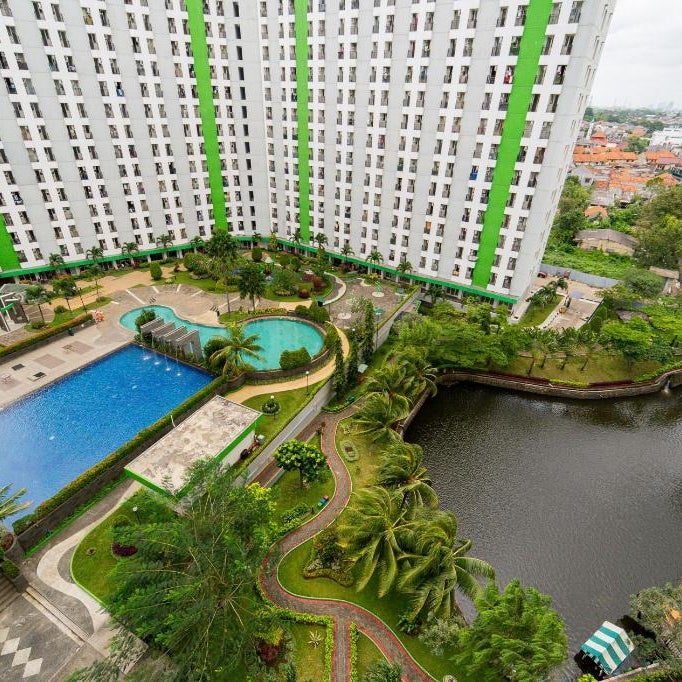 Apartemen Green Lake View Ciputat by Alfa Rooms Thumbnail