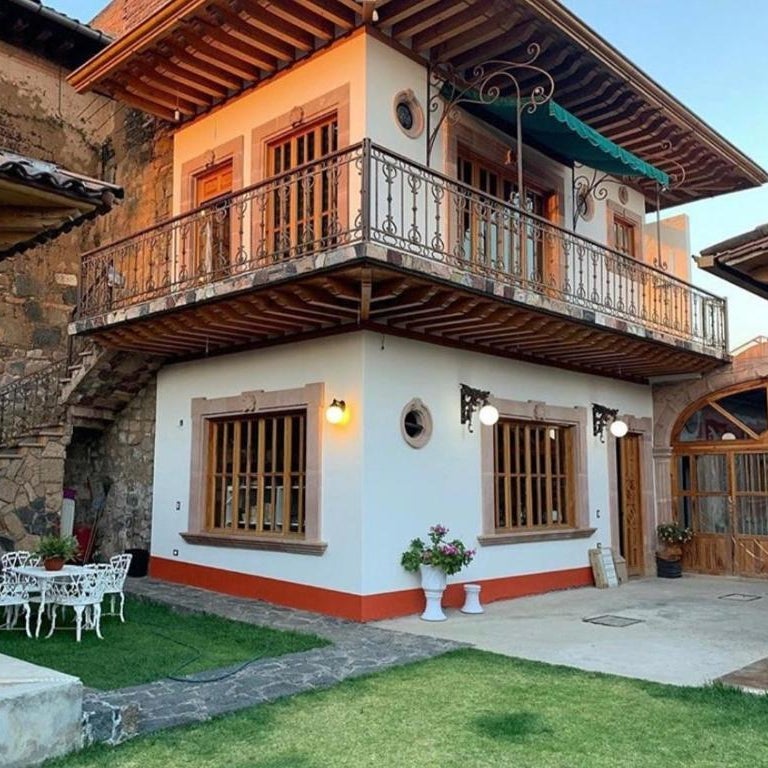 La Casa Baez Thumbnail