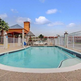 Super 8 by Wyndham Galveston Thumbnail
