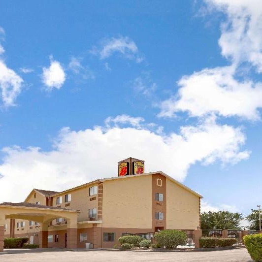 Super 8 by Wyndham Pasadena Thumbnail