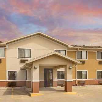 Super 8 by Wyndham Fond Du Lac Thumbnail