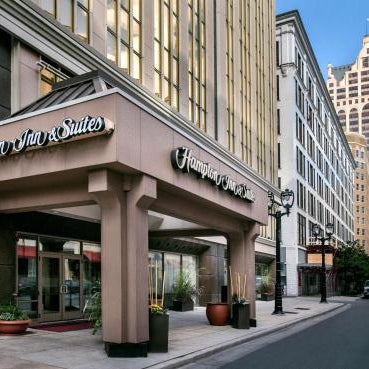 Hampton Inn By Hilton And Suites Milwaukee Downtown Thumbnail
