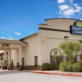 Days Inn & Suites by Wyndham Opelousas Thumbnail