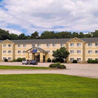 Comfort Inn & Suites East Moline near I-80 Thumbnail