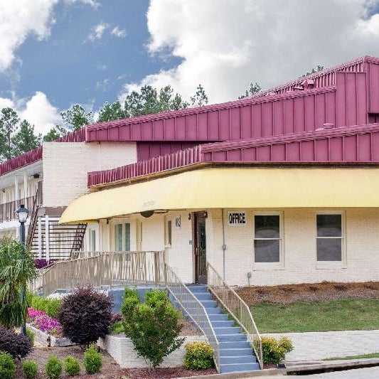 A Red Dot Inn Milledgeville