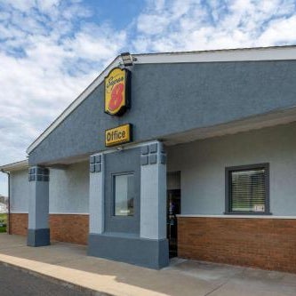 Super 8 by Wyndham Newcomerstown Thumbnail