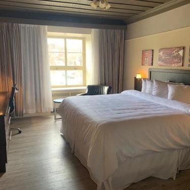 Hôtel le Manoir Baie-Comeau Thumbnail