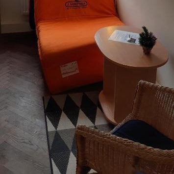 Small room with a private external bathroom Thumbnail