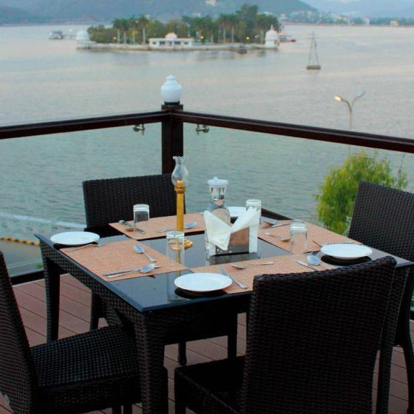 Panna Vilas - A Lake Facing Boutique Hotel