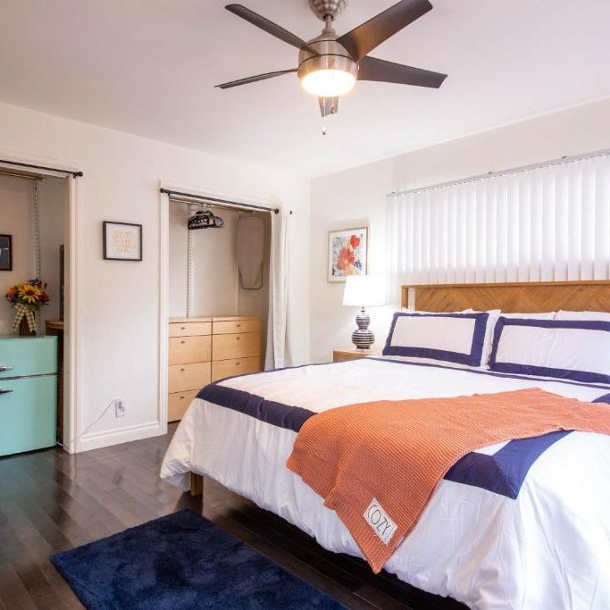 Overlooking Marina del Rey sailboats, is Green Ginger Playa Del Rey on the bluff, Thumbnail